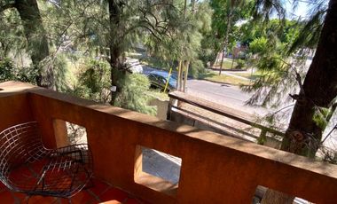Casa de 3 o más AMBIENTES ubicada a  350 metros de la Avenida Tomás Espora.