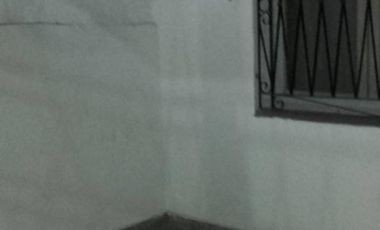 AMPLIO DEPTO EN PLNTA ALTA(TODO UN PISO) CON TRES DORMITORIOS,COCINA COMEDOR AMPLIO,BAÑO Y PATIO. EXCELENTE ESTADO!
