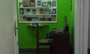 AMPLIO DEPTO EN PLNTA ALTA(TODO UN PISO) CON TRES DORMITORIOS,COCINA COMEDOR AMPLIO,BAÑO Y PATIO. EXCELENTE ESTADO!