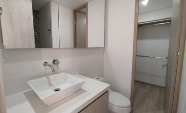 apartamento en arriendo en loma de las brujas. Cod A9432625