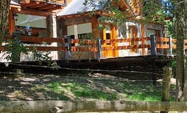 FINA PATAGONIA. Casa en venta de 4 dormitorios c/ cochera en San Martin de los Andes