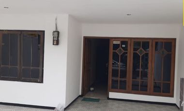 Dijual & Disewakan Rumah SHM 1,5 Lantai di Ngagel Wasana, Surabaya