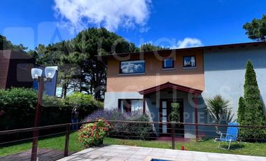 Duplex tipo casa de 3 ambientes en Complejo con Pileta