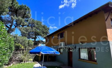 Duplex tipo casa de 3 ambientes en Complejo con Pileta