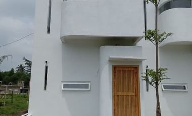 DIJUAL RUMAH 2 LANTAI 200 JUTAAN MALANG
