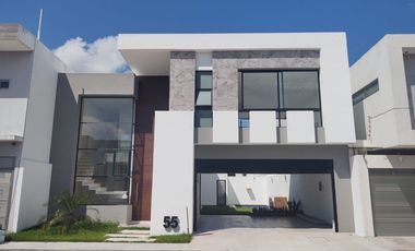 Casa en venta con alberca Fracc. Palmas, Medellín de Bravo,Ver.  $4,200,000