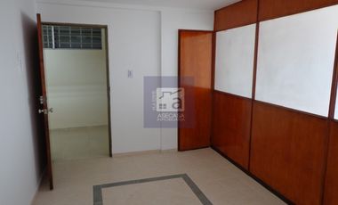 COD. 11074 - SE ARRIENDA OFICINA - BARRIO: CENTRO