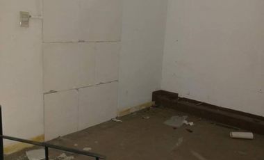 SE ALQUILAN LOCALES EN GALERIA A MTROS DE AV. CABILDO