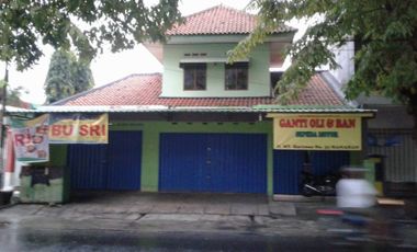 Dijual rumah usaha di Manahan Solo