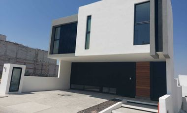 Casa de autor en zibata con  recamara en planta baja y roof garden