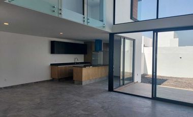 Casa de autor en zibata con  recamara en planta baja y roof garden