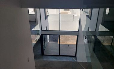 Casa de autor en zibata con  recamara en planta baja y roof garden