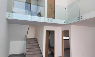 Casa de autor en zibata con  recamara en planta baja y roof garden