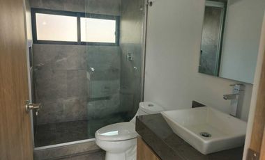 Casa de autor en zibata con  recamara en planta baja y roof garden