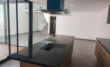 Casa de autor en zibata con  recamara en planta baja y roof garden