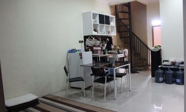 Rumah nyaman asri semi furnished di Antapani lokasi dekat jalan raya