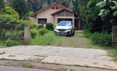 Rumah Lama Adem Asri Tanah Luas Siap Huni Jalan Kayu Ambon Lembang Bandung Barat