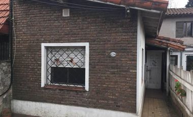 DOS CASAS/ 5 AMB / TERRENO sup 500 m2/ GRAN PARQUE! EXCELENTE OPORTUNIDAD