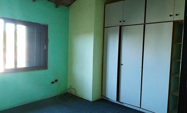 DOS CASAS/ 5 AMB / TERRENO sup 500 m2/ GRAN PARQUE! EXCELENTE OPORTUNIDAD