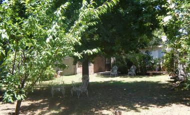 DOS CASAS/ 5 AMB / TERRENO sup 500 m2/ GRAN PARQUE! EXCELENTE OPORTUNIDAD