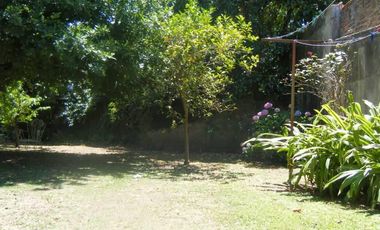 DOS CASAS/ 5 AMB / TERRENO sup 500 m2/ GRAN PARQUE! EXCELENTE OPORTUNIDAD
