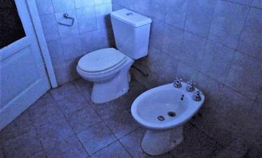 DOS CASAS/ 5 AMB / TERRENO sup 500 m2/ GRAN PARQUE! EXCELENTE OPORTUNIDAD