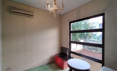 Town House di Cilandak dengan Taman & Semi Furnished HSE-A0472