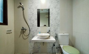Town House di Cilandak dengan Taman & Semi Furnished HSE-A0472