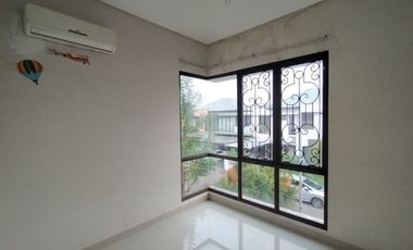 Town House di Cilandak dengan Taman & Semi Furnished HSE-A0472