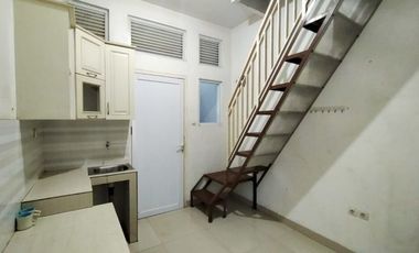 Town House di Cilandak dengan Taman & Semi Furnished HSE-A0472