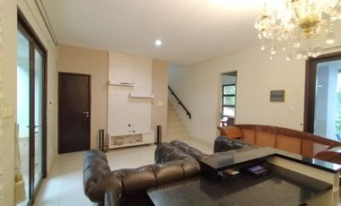 Town House di Cilandak dengan Taman & Semi Furnished HSE-A0472