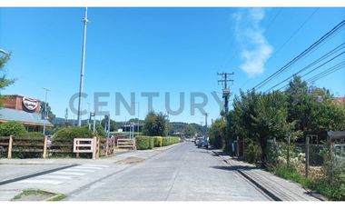 SITIO 1056 M2 CON CASA 97 M2 Y CABAÑA 22 M2, CENTRO DE PUCON, VISTA AL VOLCAN