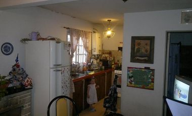 Departamento tipo casa - 3 AMBIENTES - Lanus