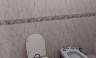 CASA EN DOS PLANTAS CON COCHERA