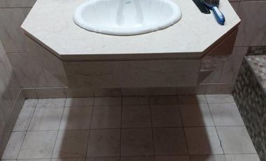 CASA EN DOS PLANTAS CON COCHERA