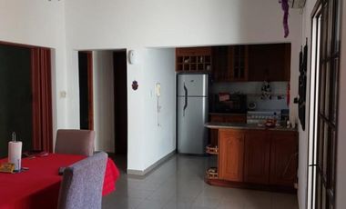 CASA EN DOS PLANTAS CON COCHERA