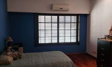 CASA EN DOS PLANTAS CON COCHERA