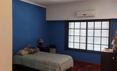 CASA EN DOS PLANTAS CON COCHERA