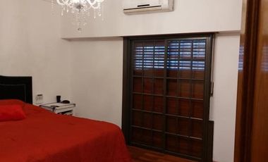 CASA EN DOS PLANTAS CON COCHERA