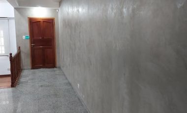 CASA EN DOS PLANTAS CON COCHERA