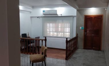 CASA EN DOS PLANTAS CON COCHERA