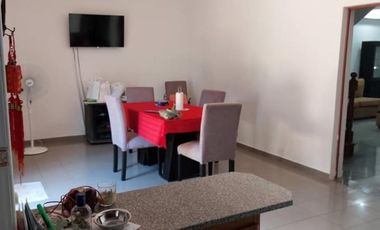 CASA EN DOS PLANTAS CON COCHERA