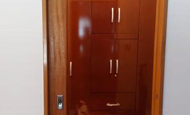 CASA EN DOS PLANTAS CON COCHERA