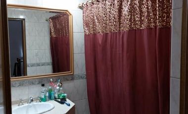 CASA EN DOS PLANTAS CON COCHERA