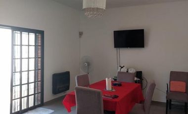 CASA EN DOS PLANTAS CON COCHERA