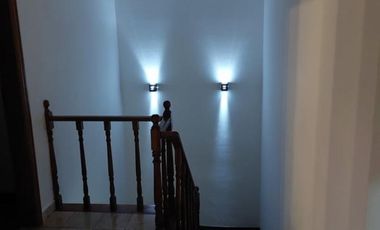 CASA EN DOS PLANTAS CON COCHERA