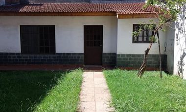 CASA EN DOS PLANTAS CON COCHERA