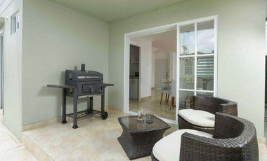 Venta de casa amplia con  acabados de lujo- Urb. Casalaguna- A pocos min. Riocentro Dorado.