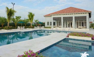 Venta de casa amplia con  acabados de lujo- Urb. Casalaguna- A pocos min. Riocentro Dorado.