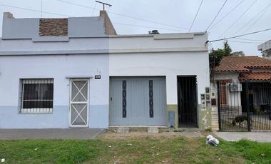 Departamento Tipo Casa en venta en Bernal Oeste